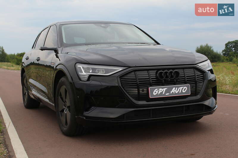 Внедорожник / Кроссовер Audi e-tron 2022 в 