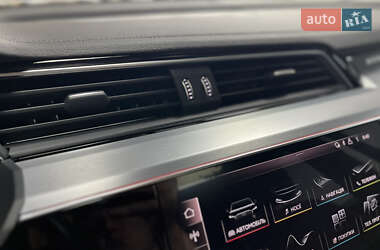 Внедорожник / Кроссовер Audi e-tron 2019 в 