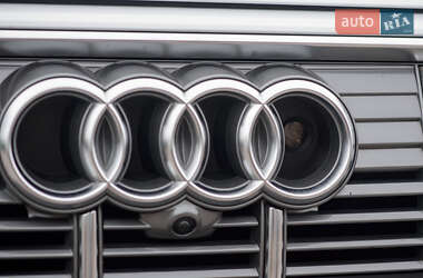 Позашляховик / Кросовер Audi e-tron 2022 в 