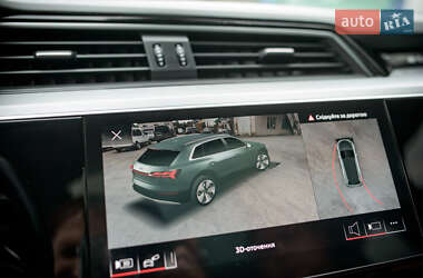 Позашляховик / Кросовер Audi e-tron 2022 в 