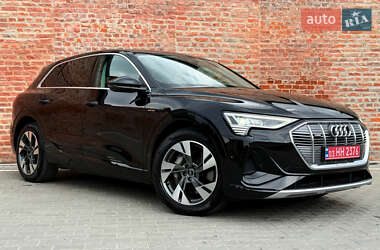 Внедорожник / Кроссовер Audi e-tron 2023 в 