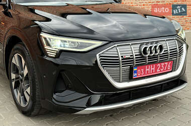 Внедорожник / Кроссовер Audi e-tron 2023 в 