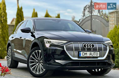 Позашляховик / Кросовер Audi e-tron 2022 в 