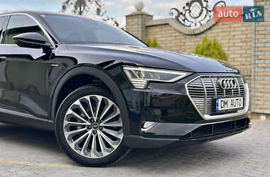 Позашляховик / Кросовер Audi e-tron 2022 в 