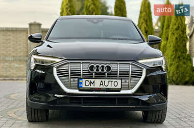Позашляховик / Кросовер Audi e-tron 2022 в 