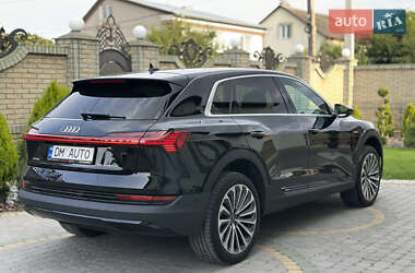 Позашляховик / Кросовер Audi e-tron 2022 в 