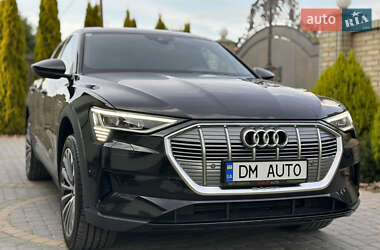 Позашляховик / Кросовер Audi e-tron 2022 в 
