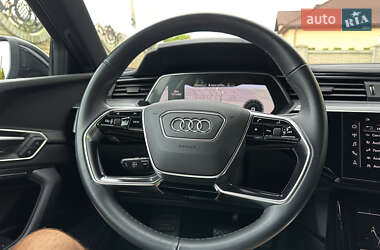 Позашляховик / Кросовер Audi e-tron 2022 в 