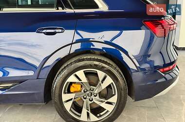 Внедорожник / Кроссовер Audi e-tron 2021 в 