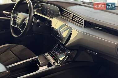 Внедорожник / Кроссовер Audi e-tron 2021 в 