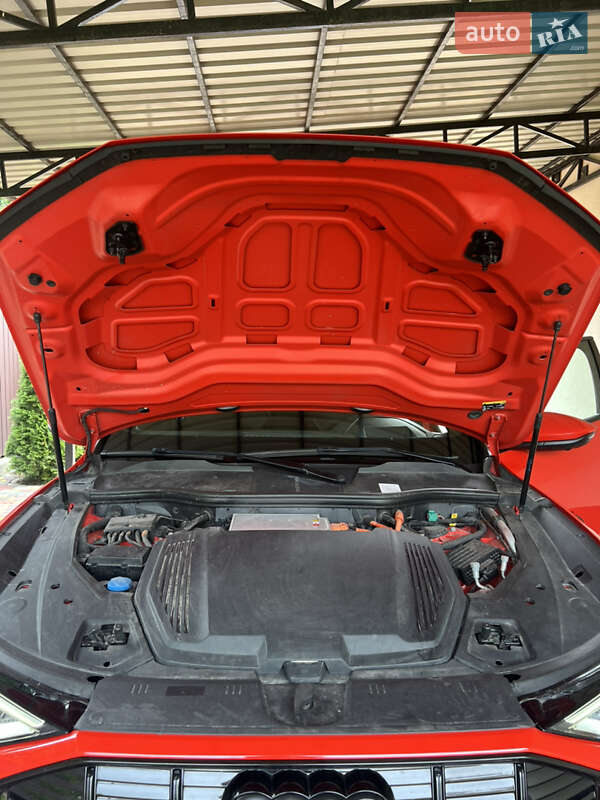 Внедорожник / Кроссовер Audi e-tron 2018 в Киеве фото 59 Внедорожник / Кроссовер Audi e-tron 2018 в Киеве