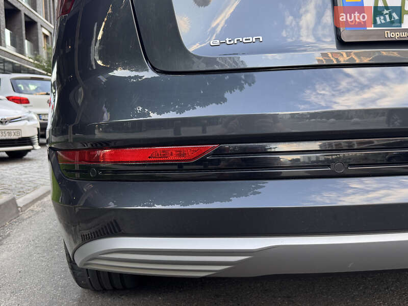 Позашляховик / Кросовер Audi e-tron 2019 в Києві