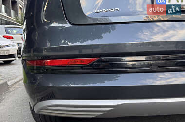Внедорожник / Кроссовер Audi e-tron 2019 в 