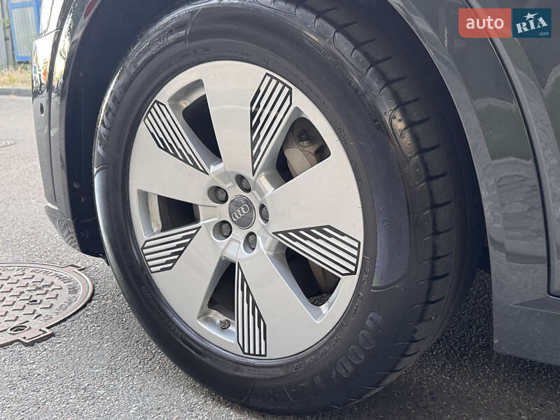 Позашляховик / Кросовер Audi e-tron 2019 в Києві