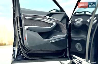 Внедорожник / Кроссовер Audi e-tron 2019 в 