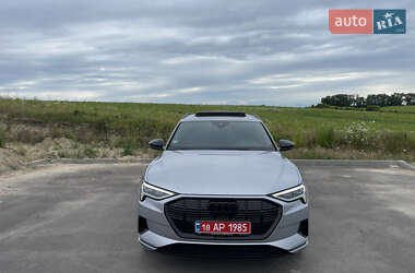 Внедорожник / Кроссовер Audi e-tron 2022 в 