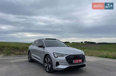 Внедорожник / Кроссовер Audi e-tron 2022 в 