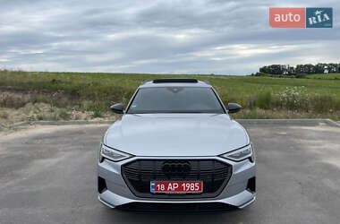 Внедорожник / Кроссовер Audi e-tron 2022 в 