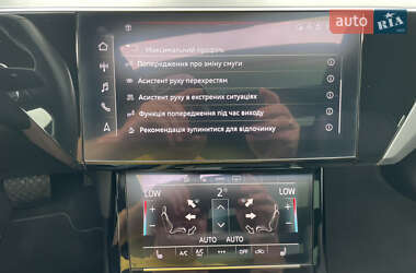 Внедорожник / Кроссовер Audi e-tron 2022 в 