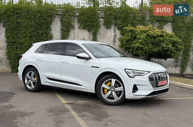 Внедорожник / Кроссовер Audi e-tron 2021 в 