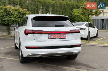 Внедорожник / Кроссовер Audi e-tron 2021 в 