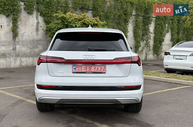 Внедорожник / Кроссовер Audi e-tron 2021 в 