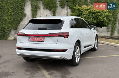 Внедорожник / Кроссовер Audi e-tron 2021 в 
