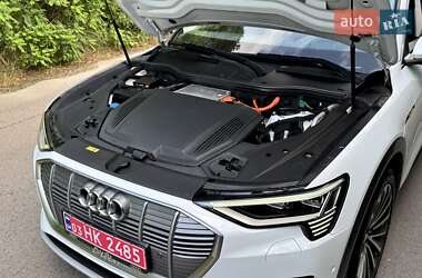 Внедорожник / Кроссовер Audi e-tron 2019 в 