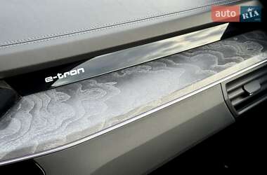 Внедорожник / Кроссовер Audi e-tron 2019 в 