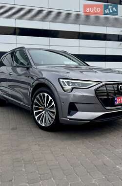 Внедорожник / Кроссовер Audi e-tron 2020 в 