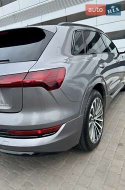 Внедорожник / Кроссовер Audi e-tron 2020 в 