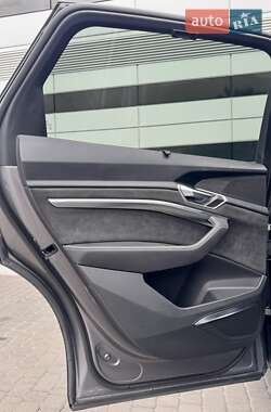 Внедорожник / Кроссовер Audi e-tron 2020 в 