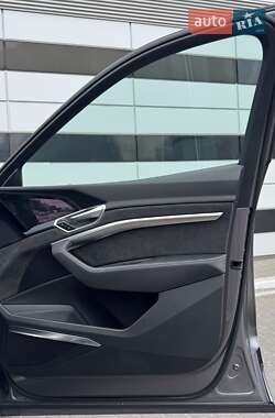 Внедорожник / Кроссовер Audi e-tron 2020 в 