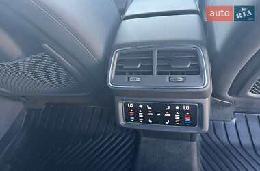 Позашляховик / Кросовер Audi e-tron 2019 в 