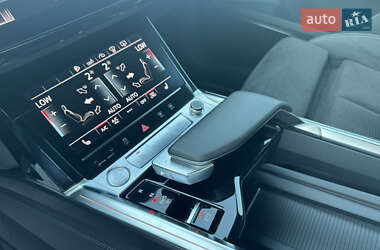 Позашляховик / Кросовер Audi e-tron 2019 в 