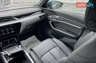 Внедорожник / Кроссовер Audi e-tron 2021 в 