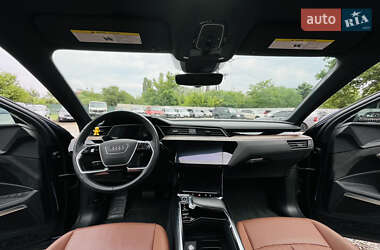 Внедорожник / Кроссовер Audi e-tron 2021 в 