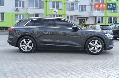 Позашляховик / Кросовер Audi e-tron 2019 в 