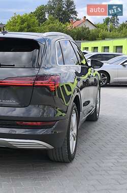 Позашляховик / Кросовер Audi e-tron 2019 в 