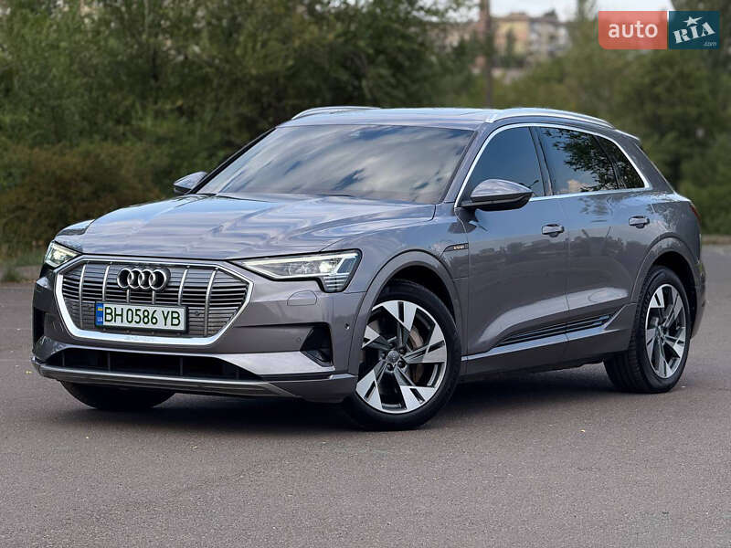 Позашляховик / Кросовер Audi e-tron 2019 в 