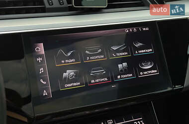 Позашляховик / Кросовер Audi e-tron 2019 в 