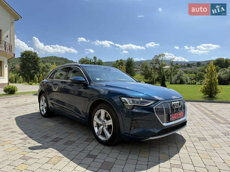 Внедорожник / Кроссовер Audi e-tron 2019 в Сваляве