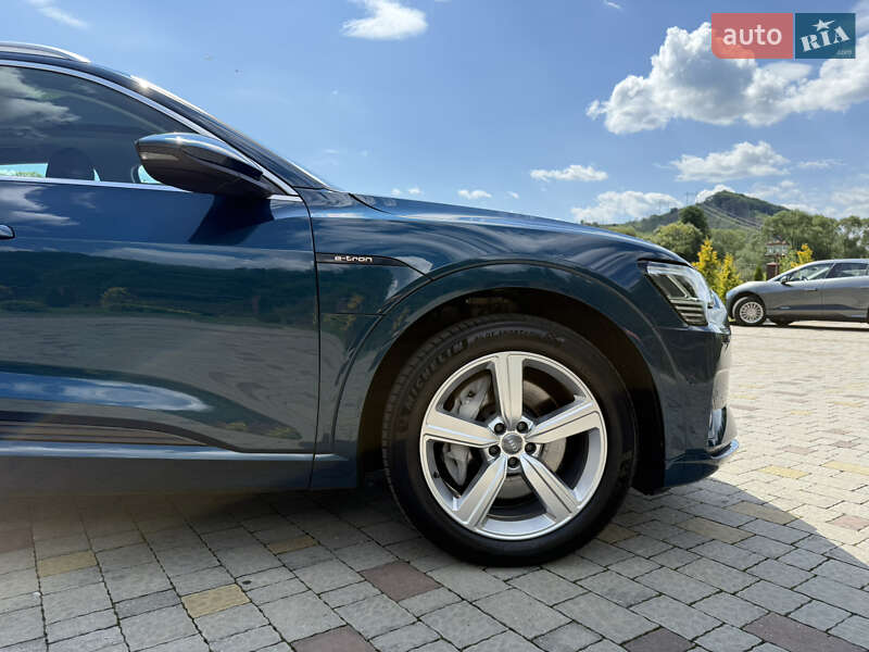 Внедорожник / Кроссовер Audi e-tron 2019 в Сваляве