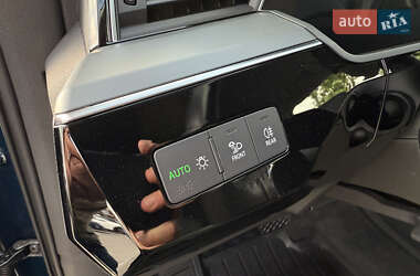 Внедорожник / Кроссовер Audi e-tron 2020 в 