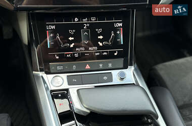 Внедорожник / Кроссовер Audi e-tron 2020 в 