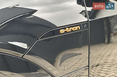 Внедорожник / Кроссовер Audi e-tron 2023 в 