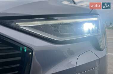 Внедорожник / Кроссовер Audi e-tron 2021 в 