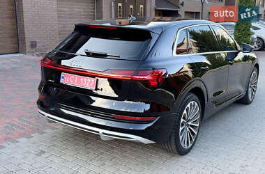 Внедорожник / Кроссовер Audi e-tron 2023 в 