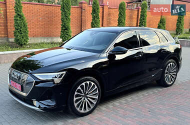 Внедорожник / Кроссовер Audi e-tron 2023 в 