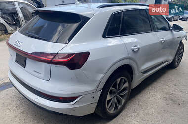 Внедорожник / Кроссовер Audi e-tron 2021 в 